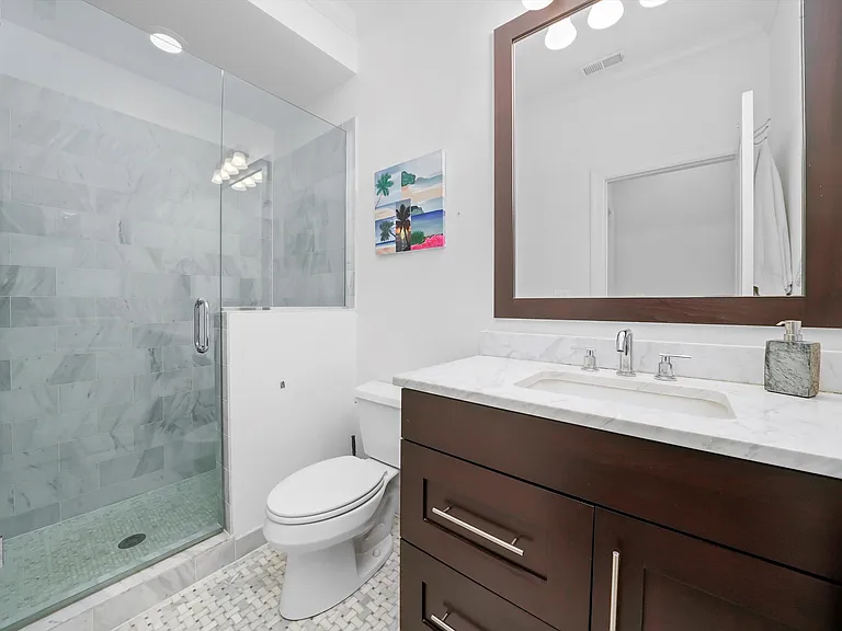 2731 N Wilton Ave #2 — Photo 16