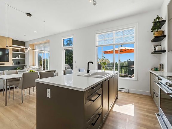 5th image of 3552 Victoria Dr #9