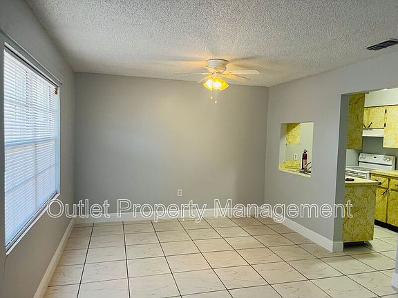 3rd image of 325 N 5th St APT 2