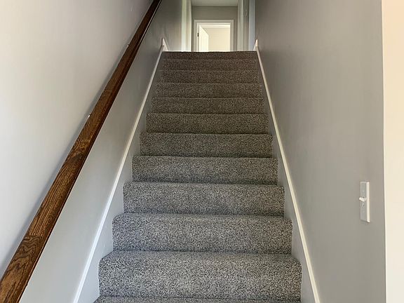 5th image of 829 Riverview Ln