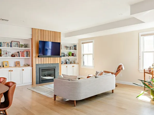 12 Putnam St #B, Somerville, MA 02143