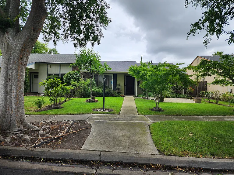 6884 Annapolis Quay Cir — Photo 1