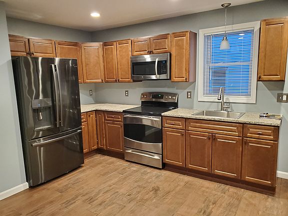 2nd image of 202 Hope St APT 3