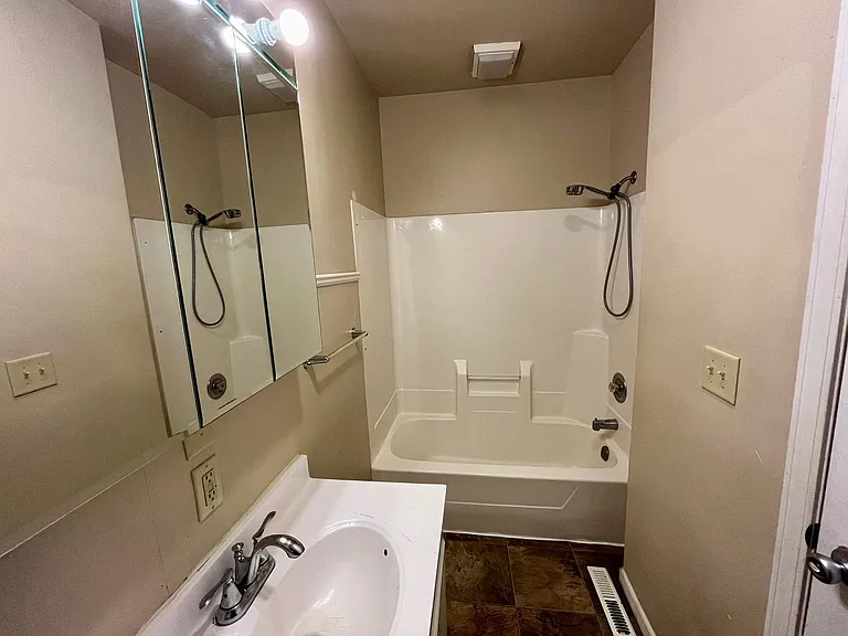 1112 Jefferson St — Photo 12