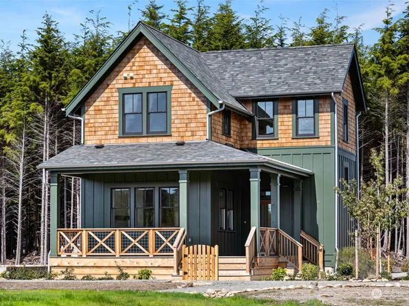 46 Hilltop Lane, Pacific Beach, WA 98571