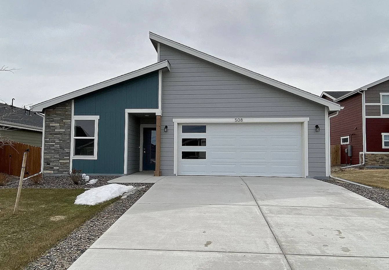Charming 2-Bed 2 Bath Home! — Photo 2