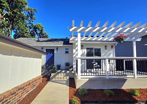 1728 Almond Ave #B Photo 1
