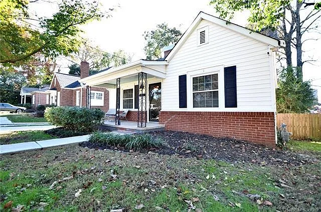 2216 Wilmore Dr — Photo 2
