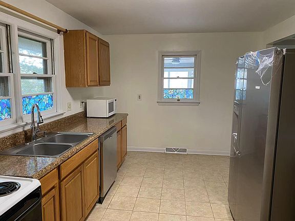 5th image of 122 Deal Ln