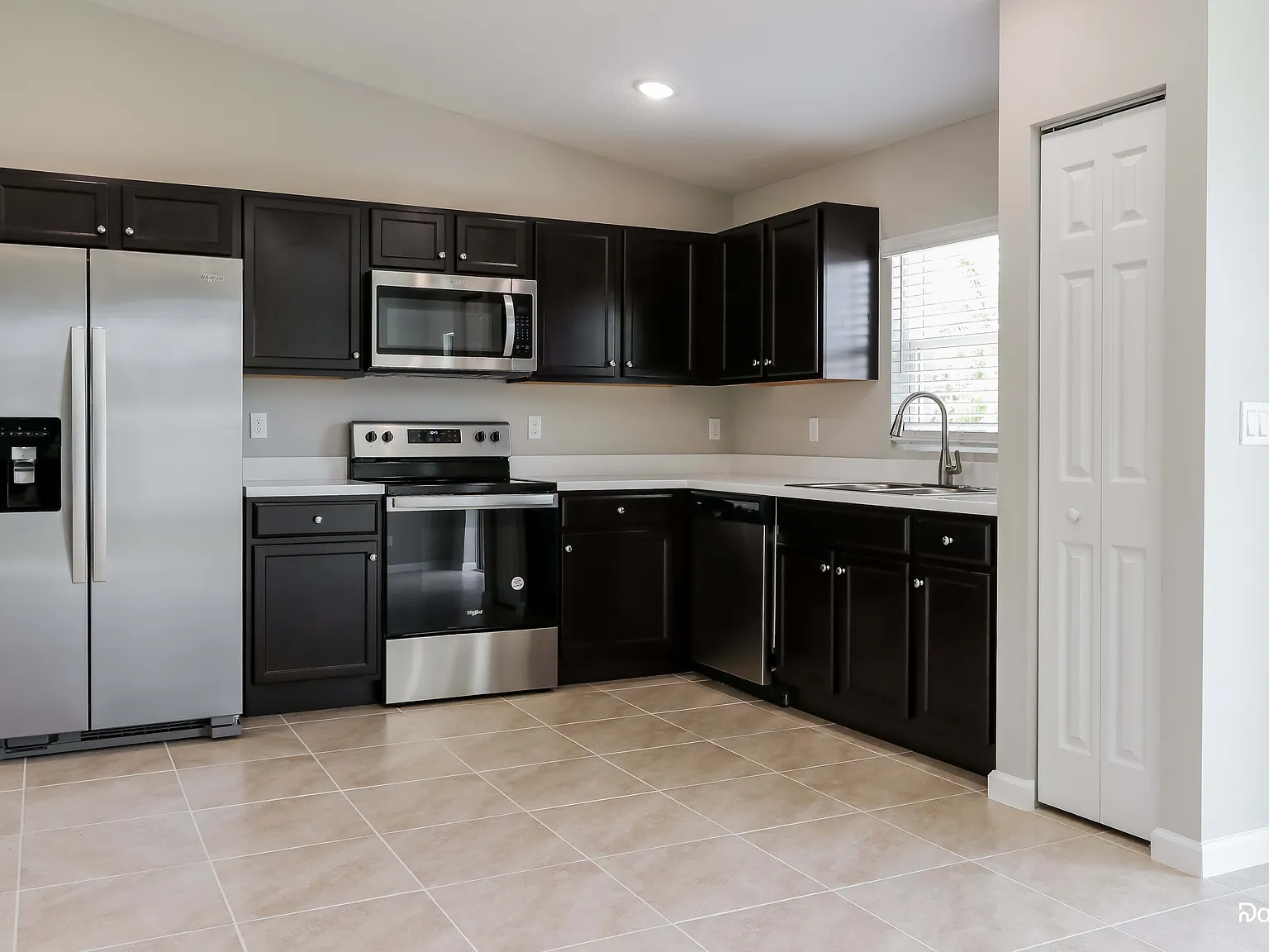 3 bed, 2.0 bath, 1799 sqft, $2,720 — Photo 4