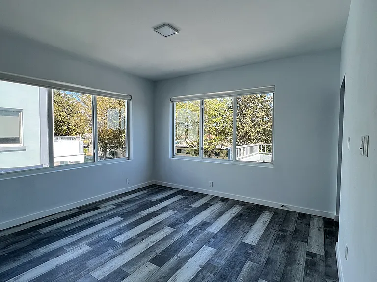 1818 SW 22nd Ave #2 — Photo 1