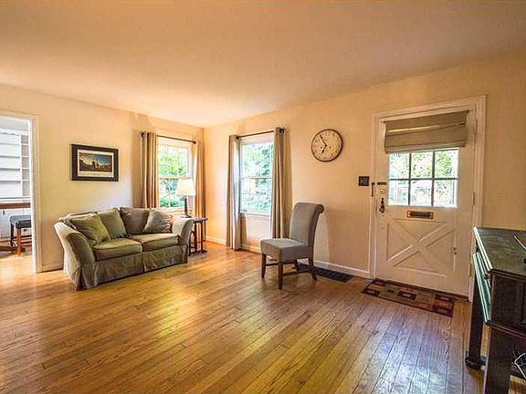 3rd image of 5220 N Rosslyn Ave