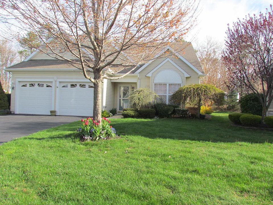 1st image of 66 Rosewood Dr