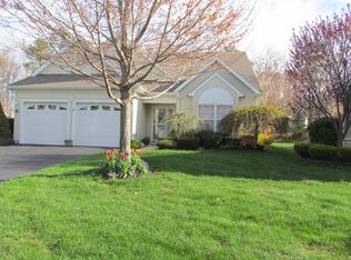 66 Rosewood Dr, Lakewood, NJ 08701