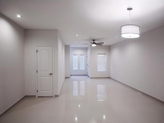 4th image of 211 S 48th Ln #1