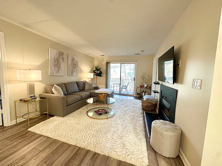 10001 Vanderbilt Cir #5 — Photo 2