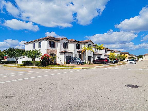 4th image of 10902 W 33rd Way