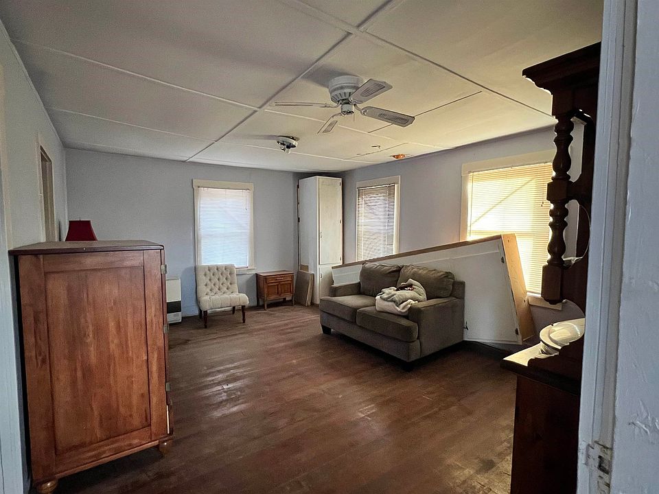 13th image of 232 Portola Ave