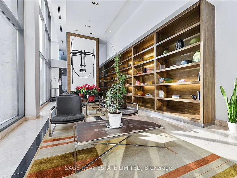 38 Grenville St #902 — Photo 2