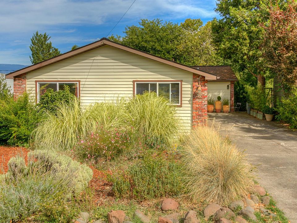 1st image of 922 Harmony Ln