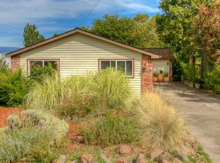 922 Harmony Ln, Ashland, OR