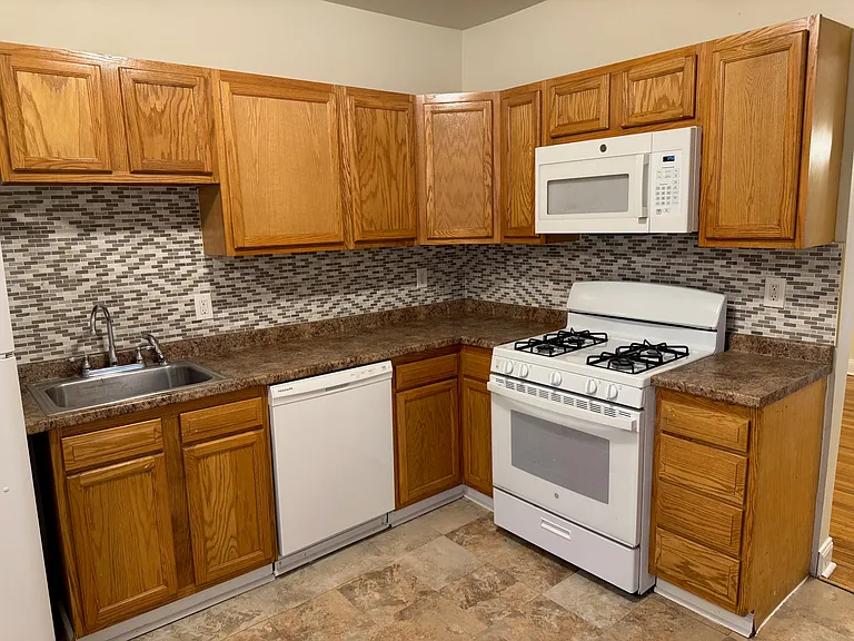 6133 Elmwood Ave — Photo 9