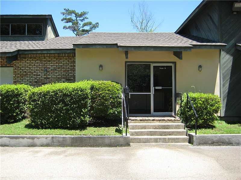1st image of 1011 N Causeway Blvd Ste 31