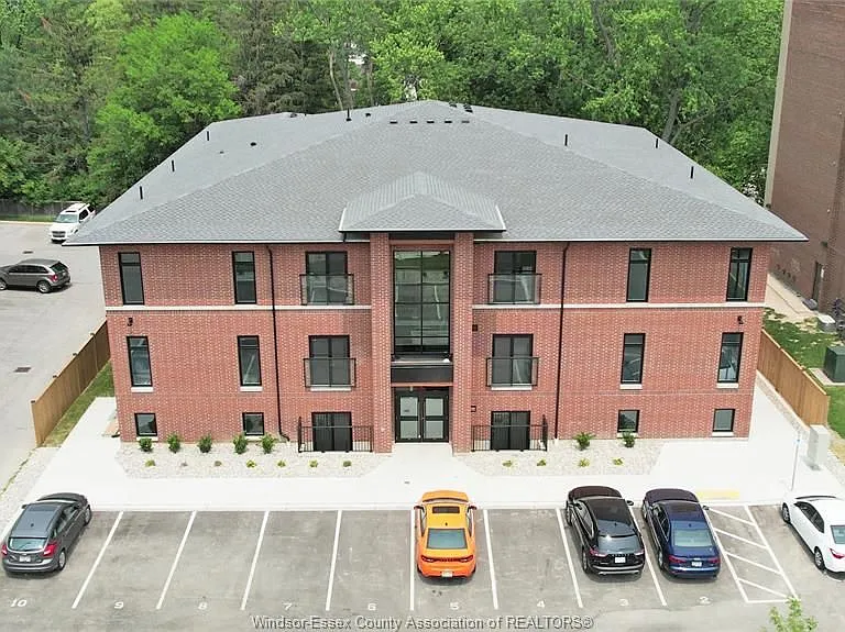 6550 Wyandotte St E #201 — Photo 2