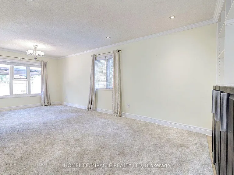 45 Sunley Cres — Photo 7