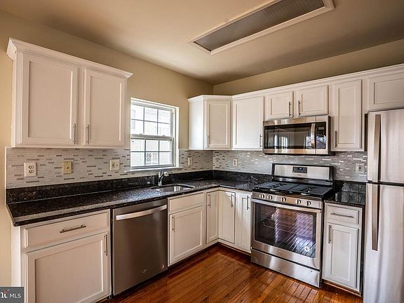 2nd image of 13515 Hamlet Square Ct