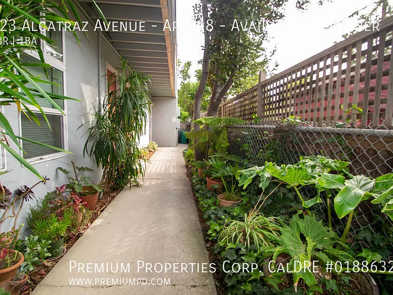 323 Alcatraz Avenue Avail 7/1 #8 — Photo 19