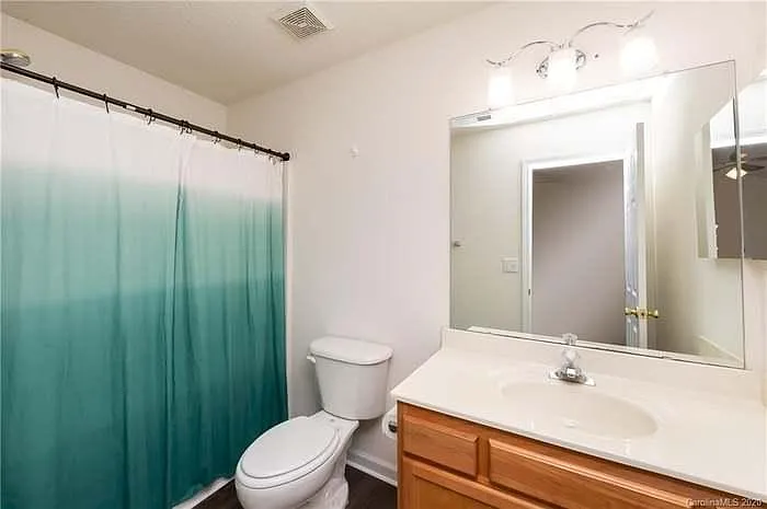 Full Bathroom in Second Bedroom