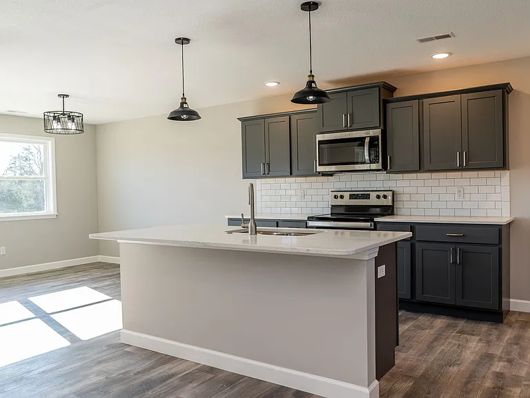 4820 Valley Forge Cir — Photo 3
