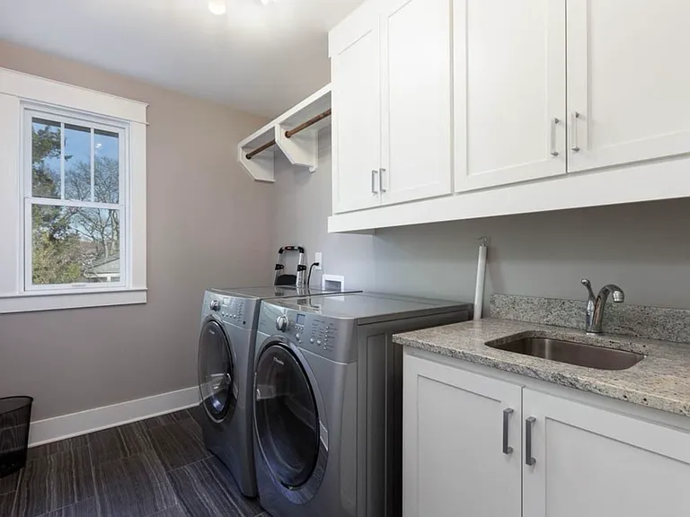 2526 Ashwood Ave — Photo 12
