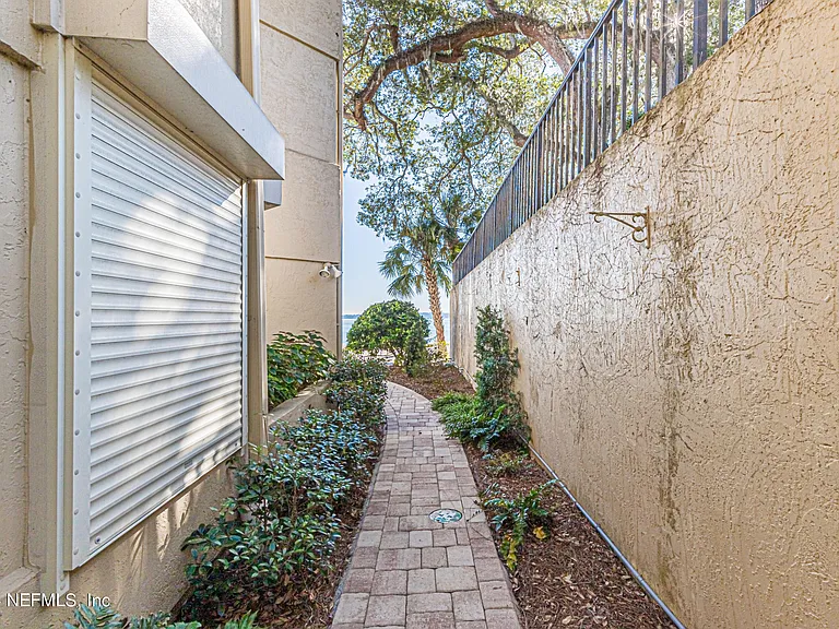 2099 Winterbourne Dr W #308 — Photo 64