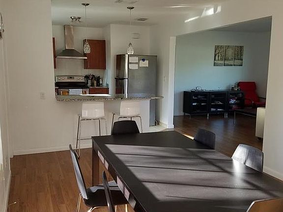 3rd image of 208 Richards Ave
