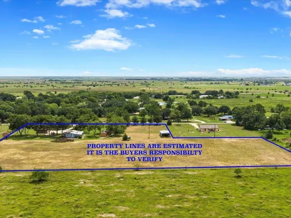 215 Lakeview Ln, El Campo, TX 77437