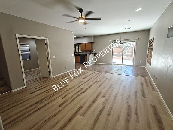 3rd image of 250 E Calle Puente Azul