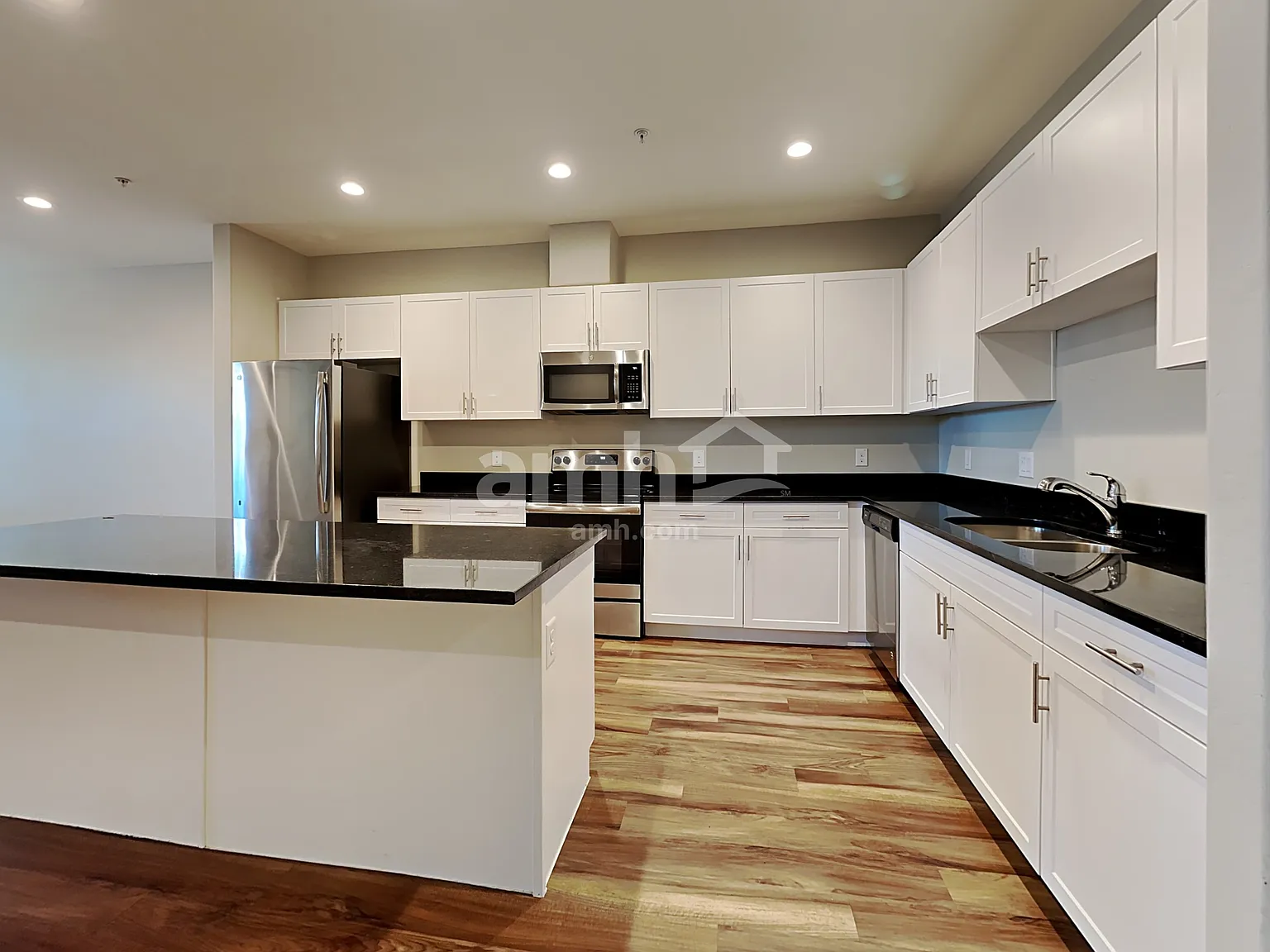 3 bed, 2.5 bath, 1749 sqft, $1,930 — Photo 4