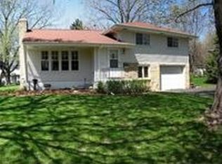 2405 Aquila Ave N, Golden Valley, MN 55427