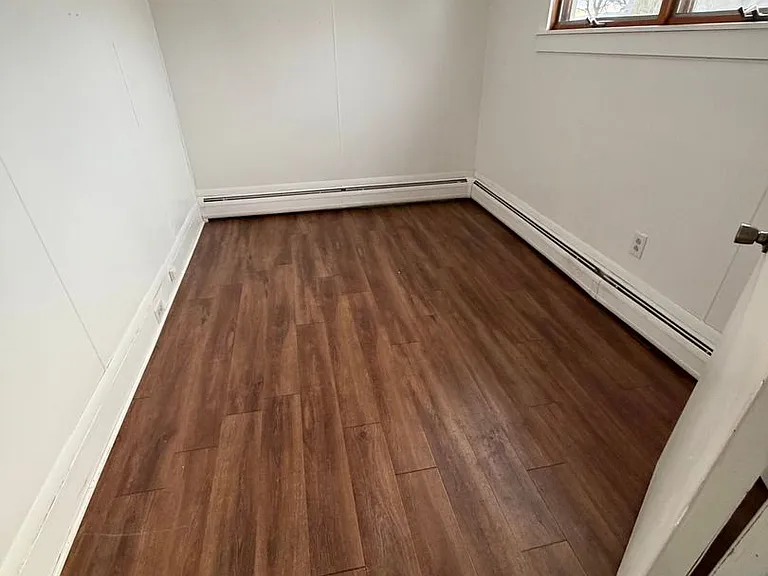 1817 Dickson Ave — Photo 17