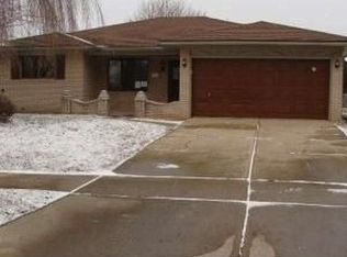 3393 Lords Dr, Sterling Heights, MI 48310
