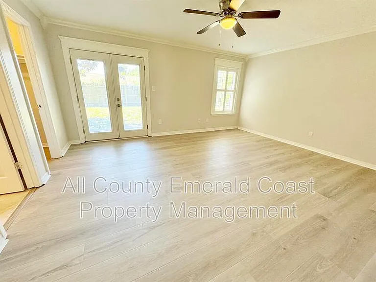 710 Swan Ln — Photo 33