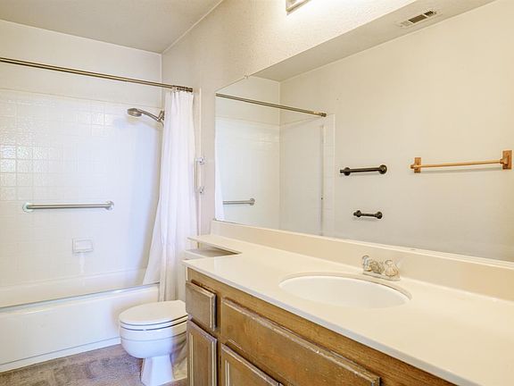 4th image of 131 Nantucket Ln