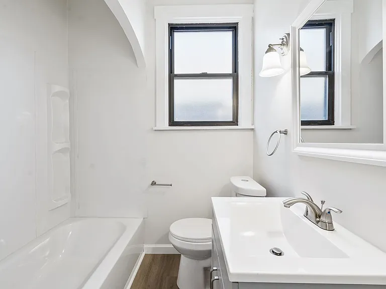 111 Kaplan Avenue — Photo 12