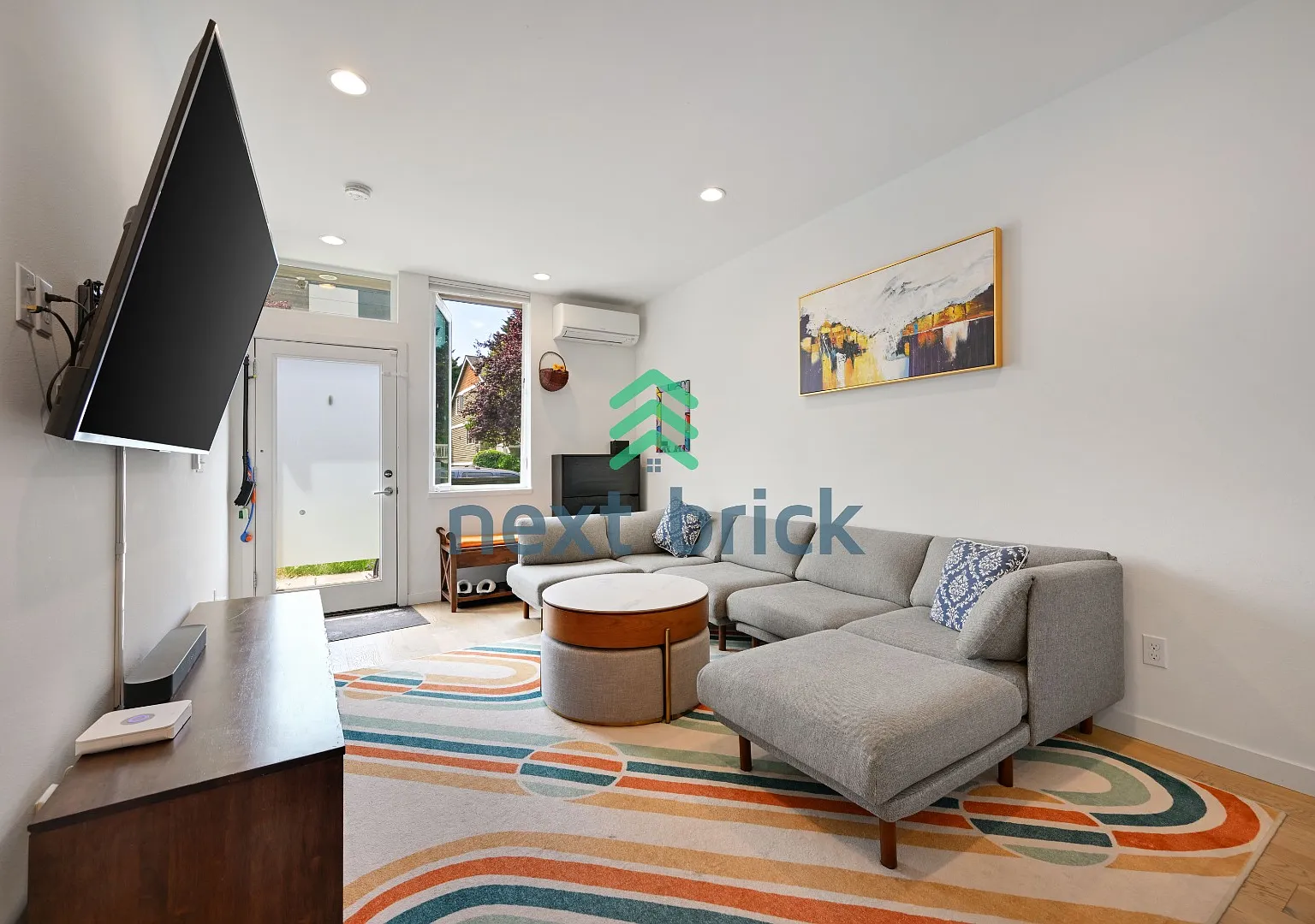 Spacious 3-Bedroom Townhouse in Seattle's Vibrant Heart 2 Full Baths & 1508 Sq Ft of Comfort! — Photo 3