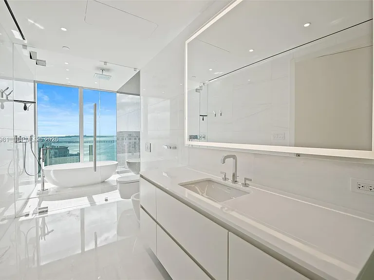 300 Biscayne Boulevard Way #3201 — Photo 14