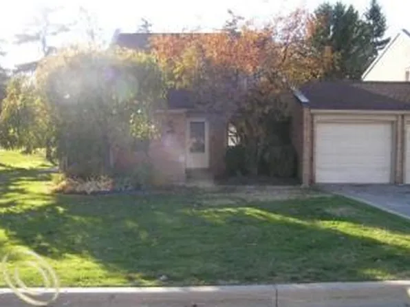 3078 Moon Lake Dr #116, West Bloomfield, MI 48323