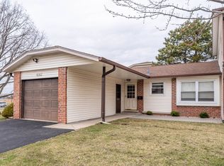 6848 Sussex Rd, Tinley Park, IL 60477