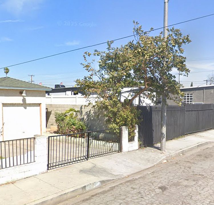 1st image of 821 W Brazil St